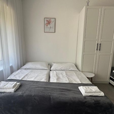 Rezidence Kbely - Free Parking Apartment Praha Bagian luar foto