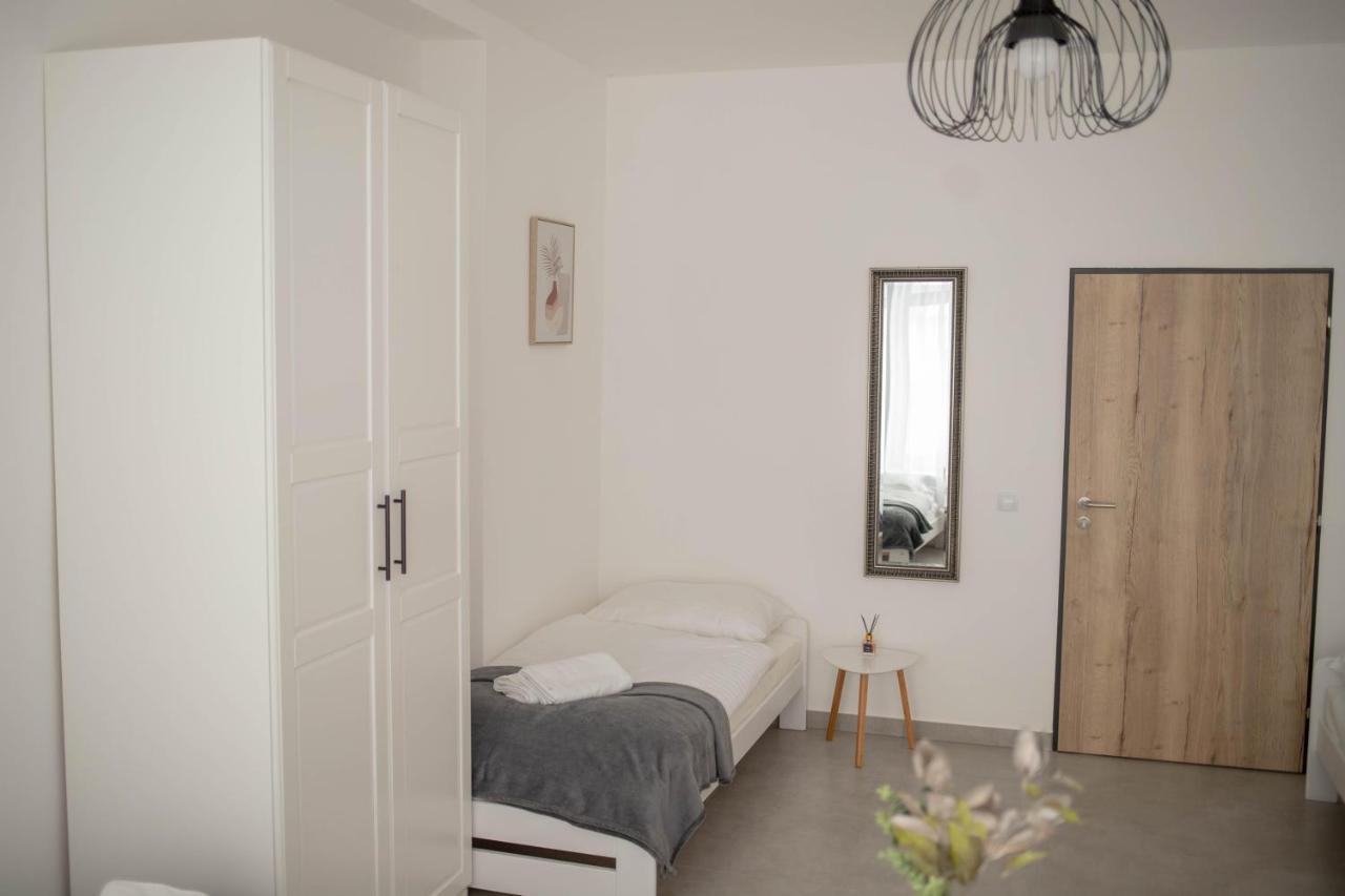 Rezidence Kbely - Free Parking Apartment Praha Bagian luar foto