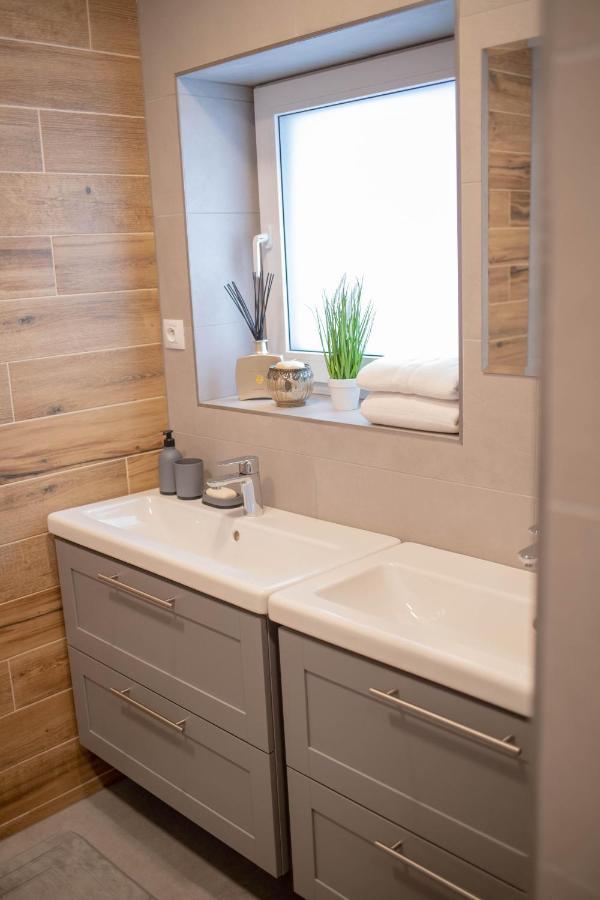 Rezidence Kbely - Free Parking Apartment Praha Bagian luar foto
