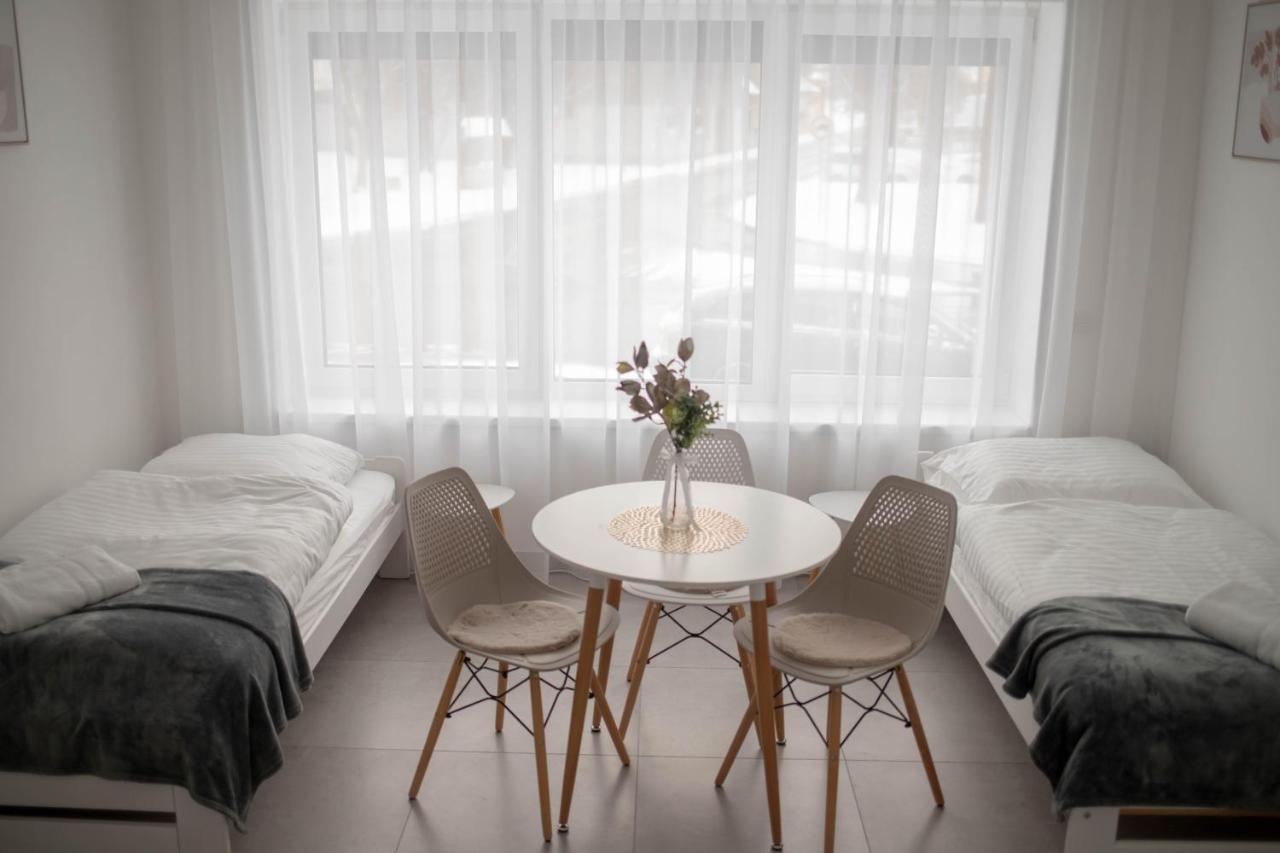 Rezidence Kbely - Free Parking Apartment Praha Bagian luar foto