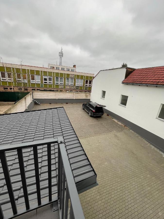 Rezidence Kbely - Free Parking Apartment Praha Bagian luar foto