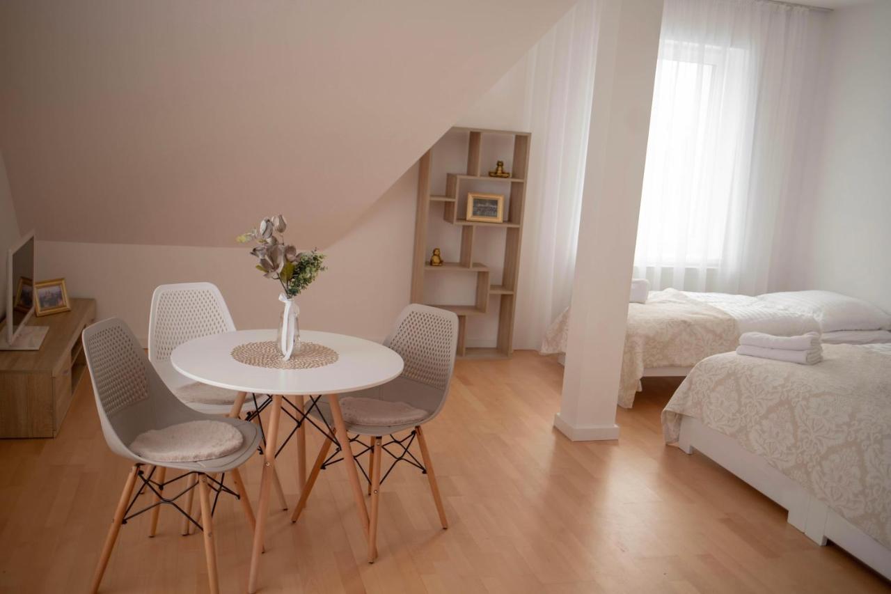 Rezidence Kbely - Free Parking Apartment Praha Bagian luar foto