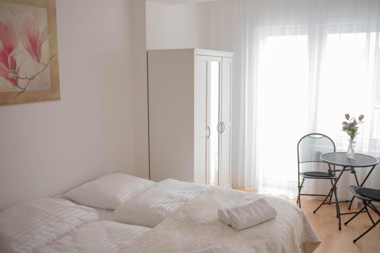 Rezidence Kbely - Free Parking Apartment Praha Bagian luar foto