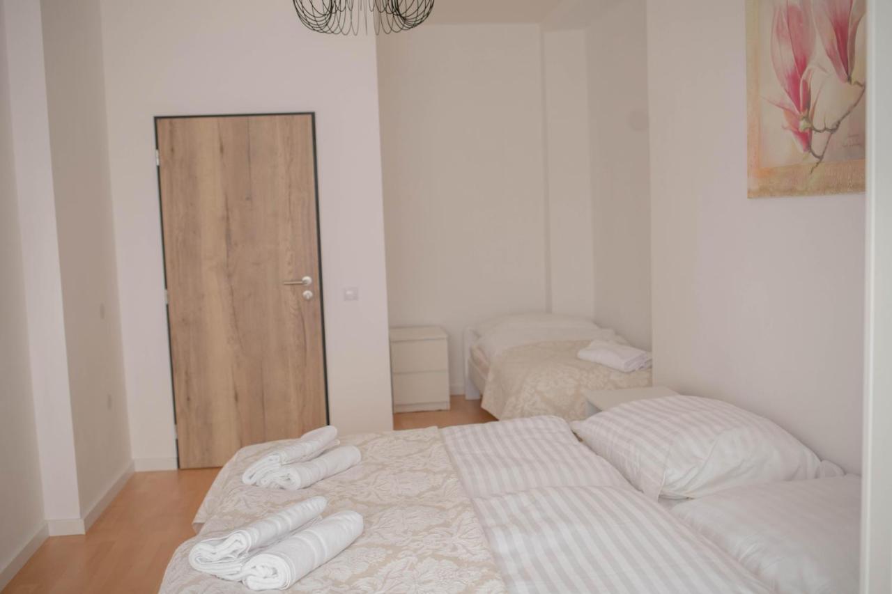 Rezidence Kbely - Free Parking Apartment Praha Bagian luar foto