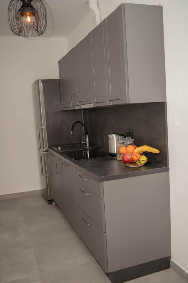 Rezidence Kbely - Free Parking Apartment Praha Bagian luar foto