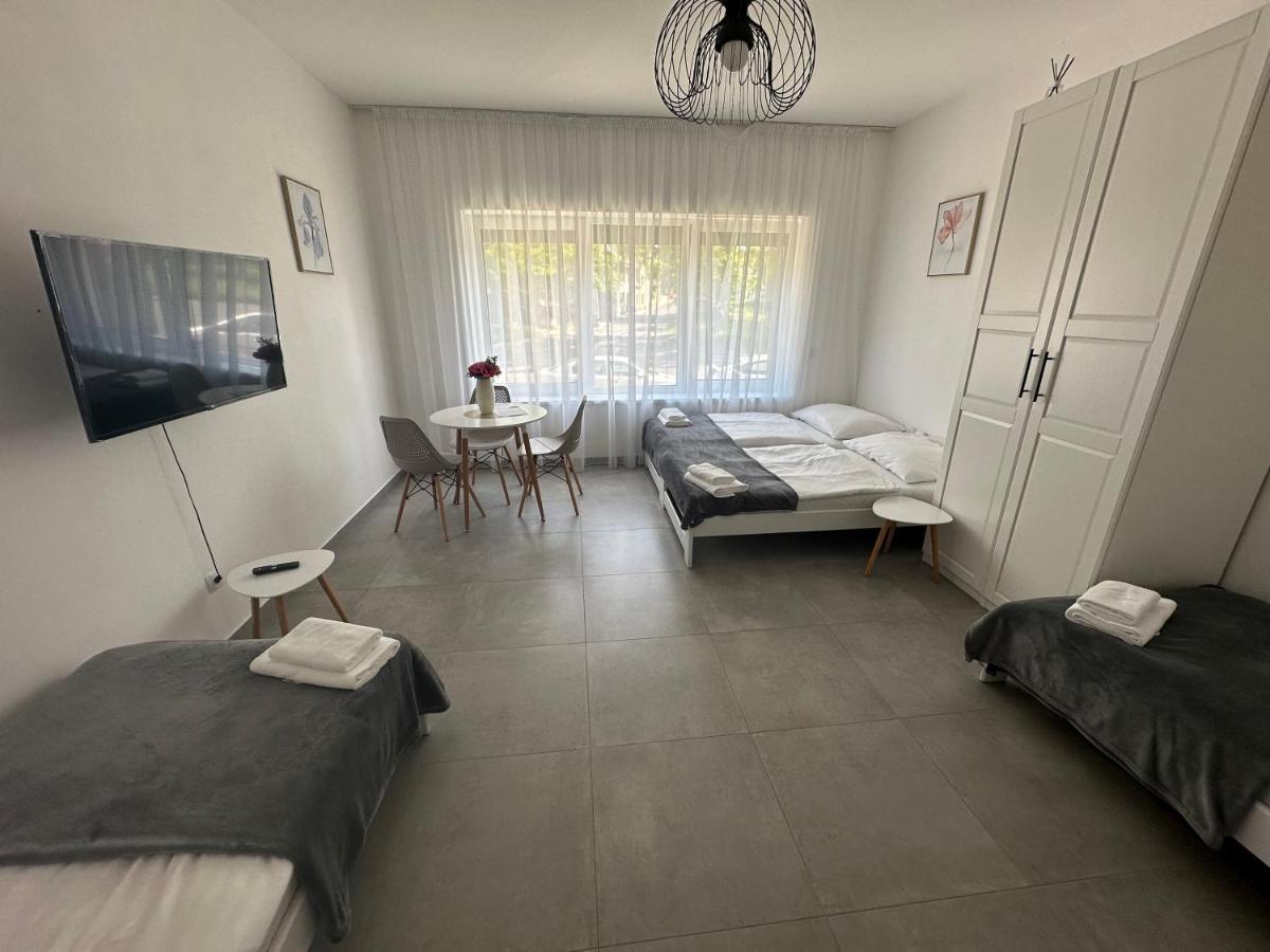 Rezidence Kbely - Free Parking Apartment Praha Bagian luar foto