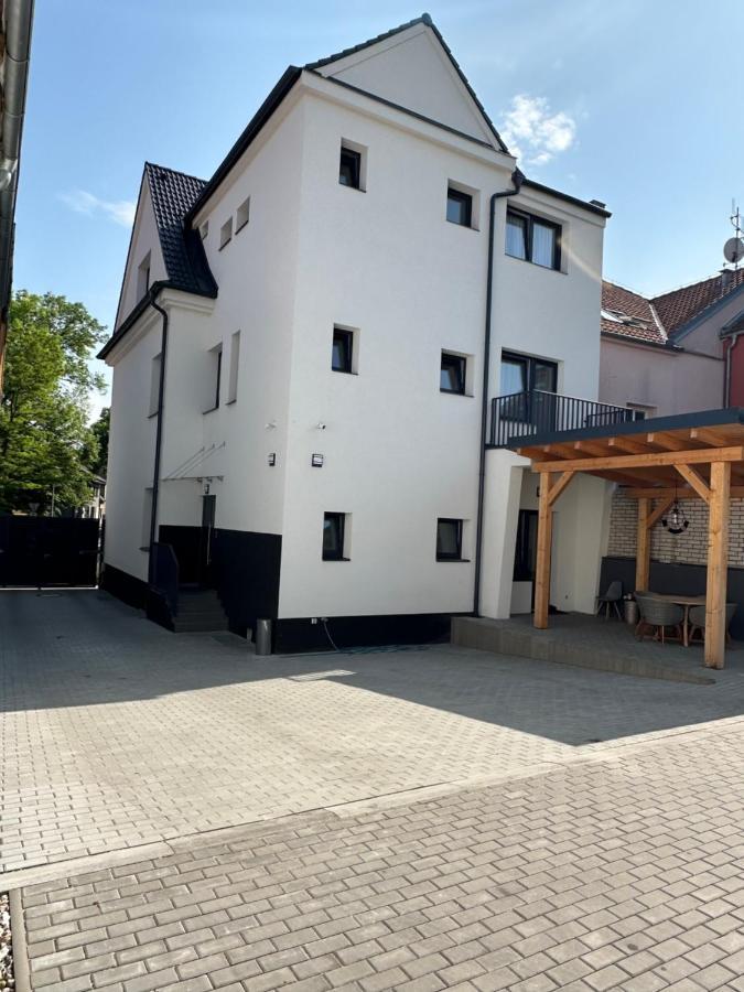 Rezidence Kbely - Free Parking Apartment Praha Bagian luar foto