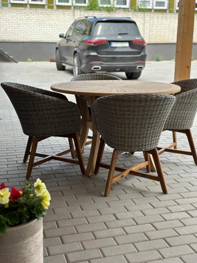 Rezidence Kbely - Free Parking Apartment Praha Bagian luar foto