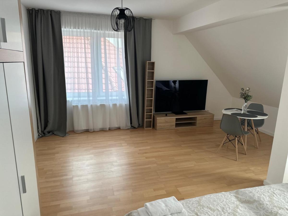 Rezidence Kbely - Free Parking Apartment Praha Bagian luar foto